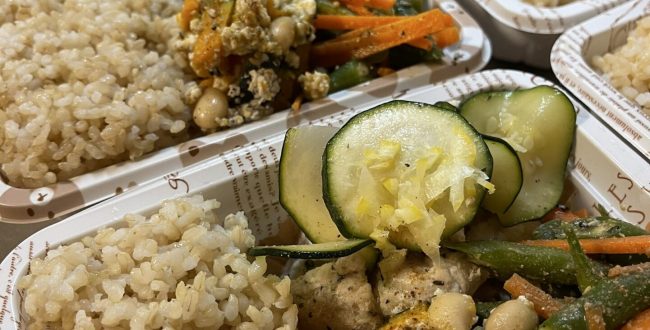 野菜たっぷりのお弁当の写真