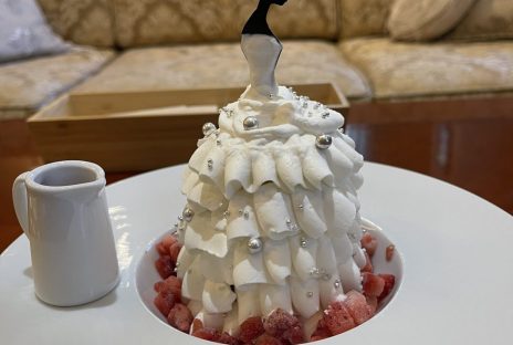 生クリームたっぷりのケーキ