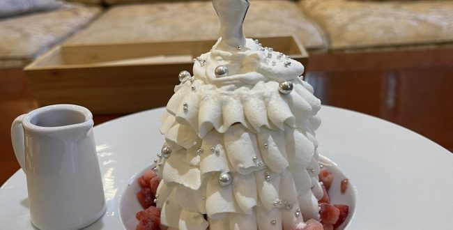 生クリームたっぷりのケーキ
